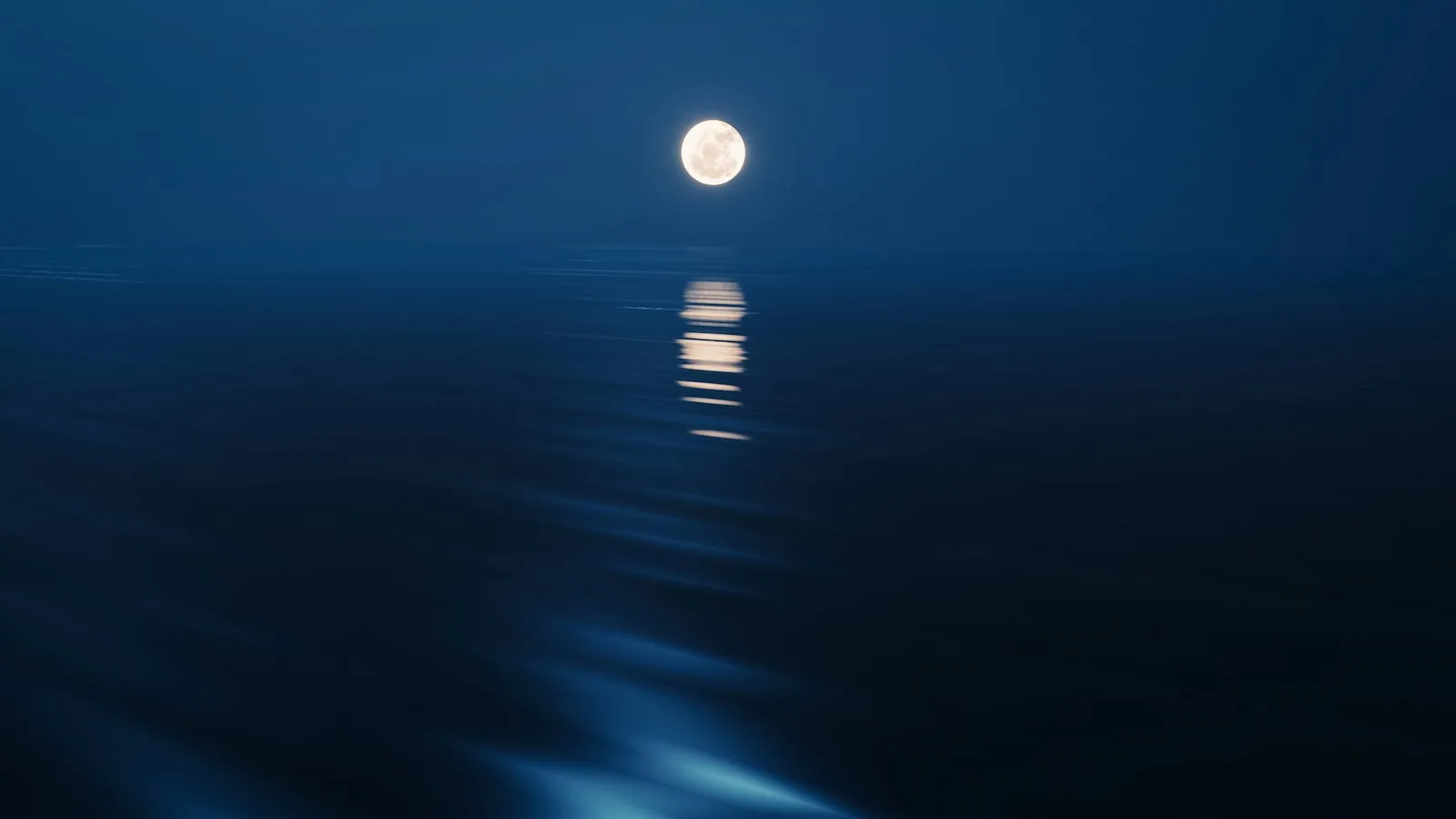 月光洒在海面上的电影感风景